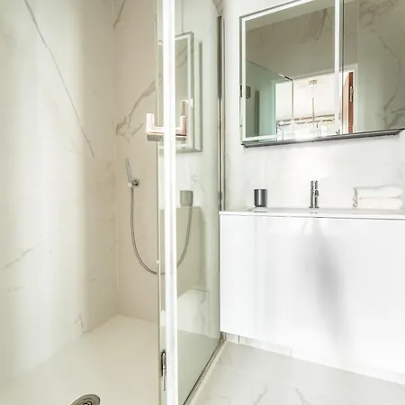 Luxury Living Champs Elysees Apartment *